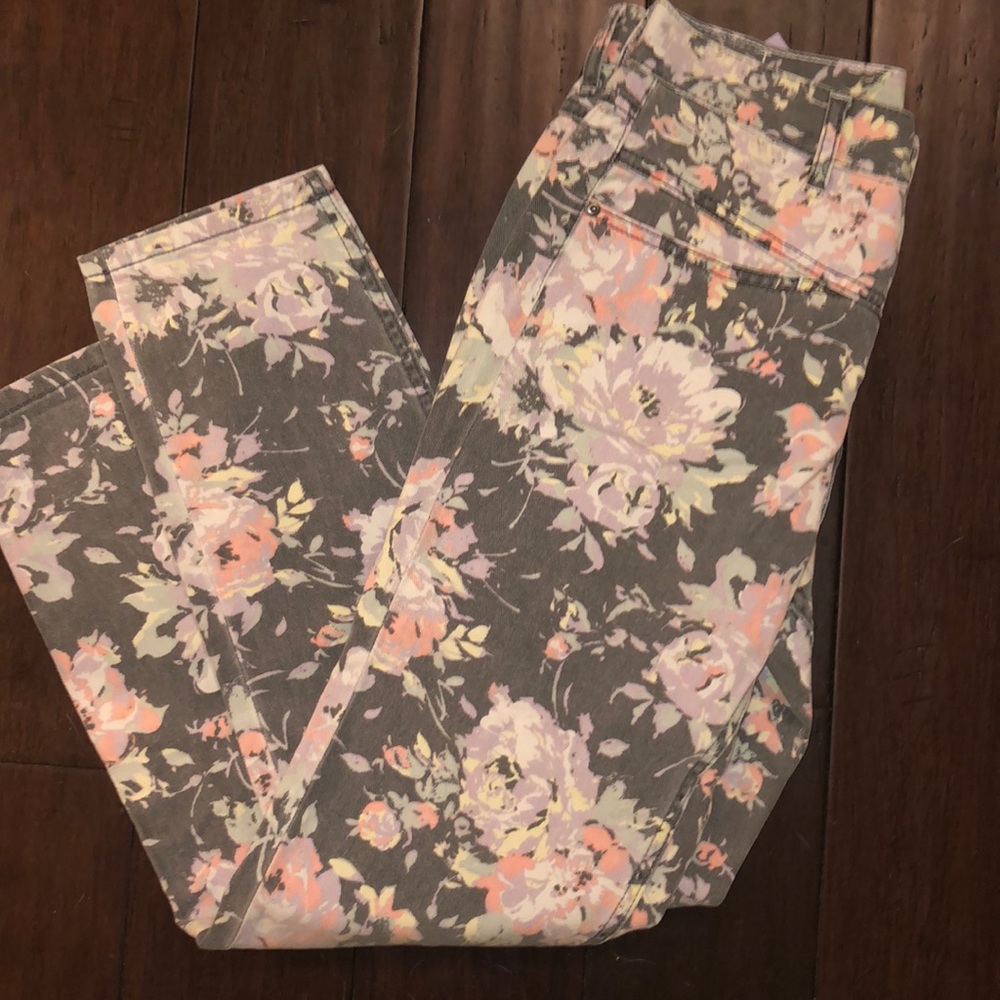 BDG floral lightweight denim mom jean 26x28 cute